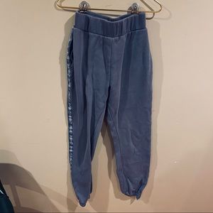 gymshark • high-waisted jogger with pockets